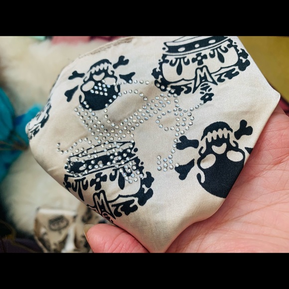 Large scarf - Picture 2 of 4